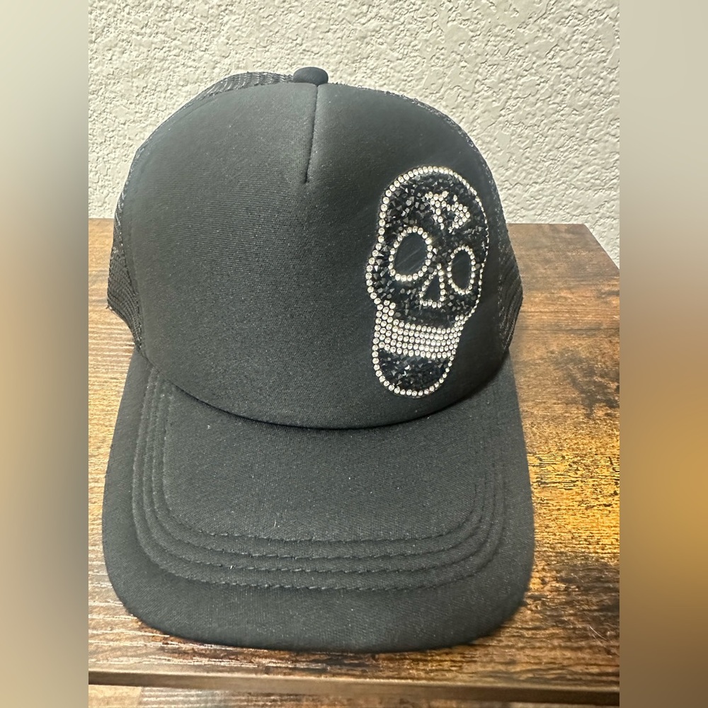 Rhinestone Skull Design Trucker Hat